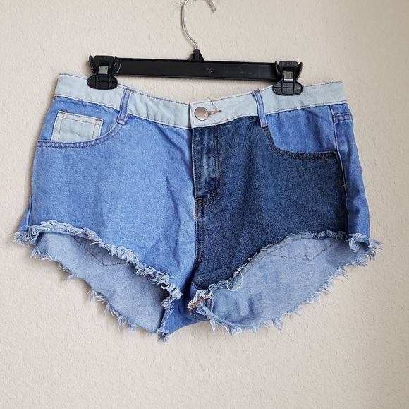 Cotton On The‎ Frayed Mid Rise Cheeky Shorts 8 - Picture 1 of 8